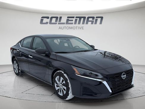 Used 2025 Nissan Altima 2.5 S image 3