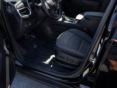 Used 2024 Chevrolet Equinox LT FWD image 17