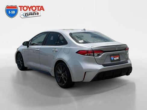 Certified 2026 Toyota Corolla SE w/ SE Package FWD image 3