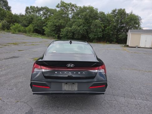 Certified 2025 Hyundai Elantra Sport FWD image 6