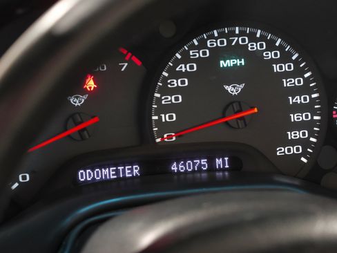 Used 1997 Chevrolet Corvette Coupe w/ Memory Pkg RWD image 2