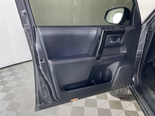 Used 2018 Toyota 4Runner TRD Off-Road AWD/4WD image 12