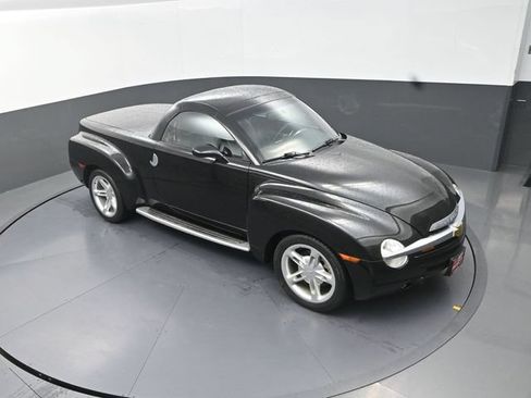 Used 2004 Chevrolet SSR w/ Preferred Equipment Group RWD image 19