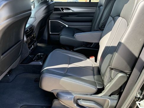 New 2025 Jeep Wagoneer L Series II w/ Convenience Group I image 22