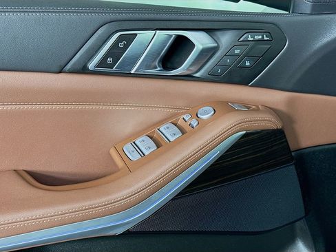 Used 2023 BMW X7 xDrive40i w/ Climate Comfort Package image 19