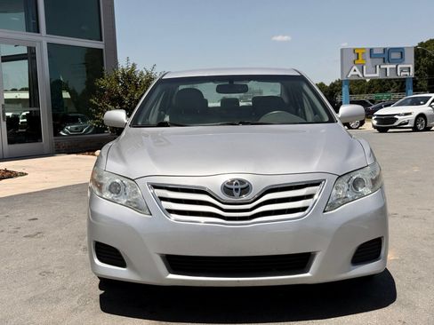 Used 2010 Toyota Camry LE FWD image 4