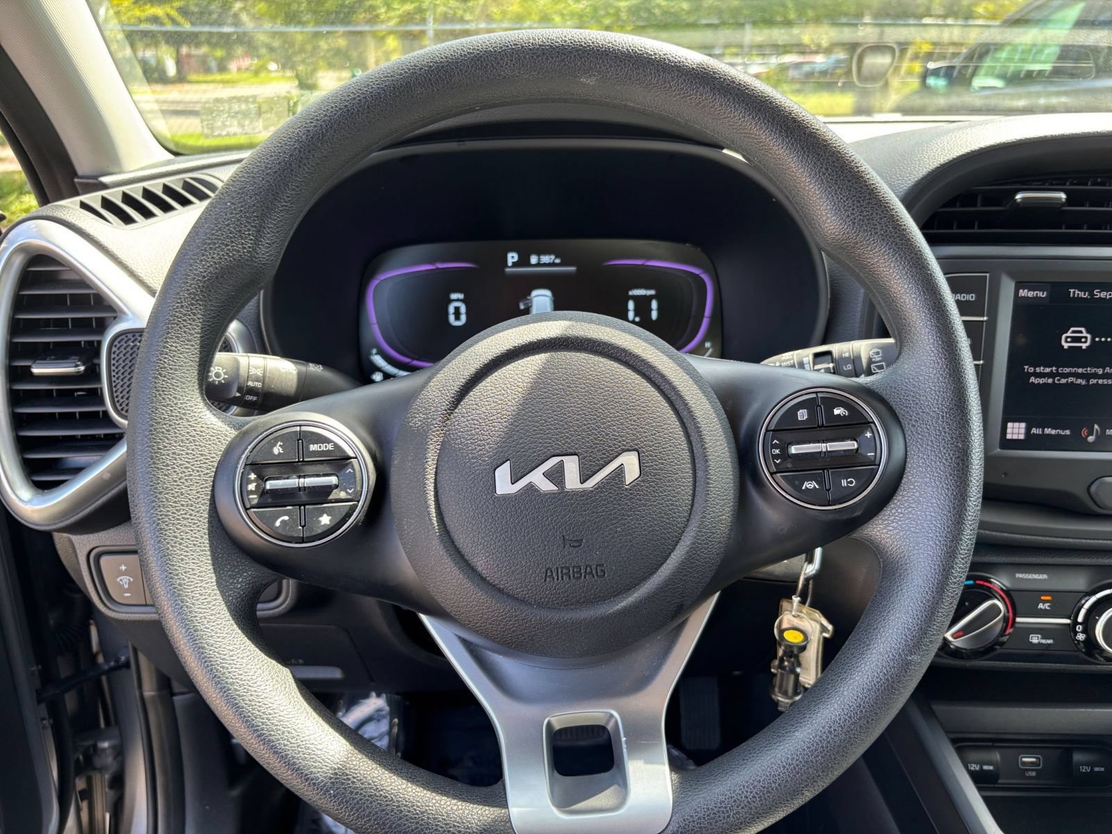 Used 2025 Kia Soul LX w/ LX Technology Package FWD image 25