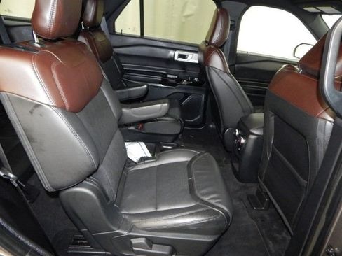Used 2021 Ford Explorer Platinum w/ Equipment Group 601A AWD/4WD image 18