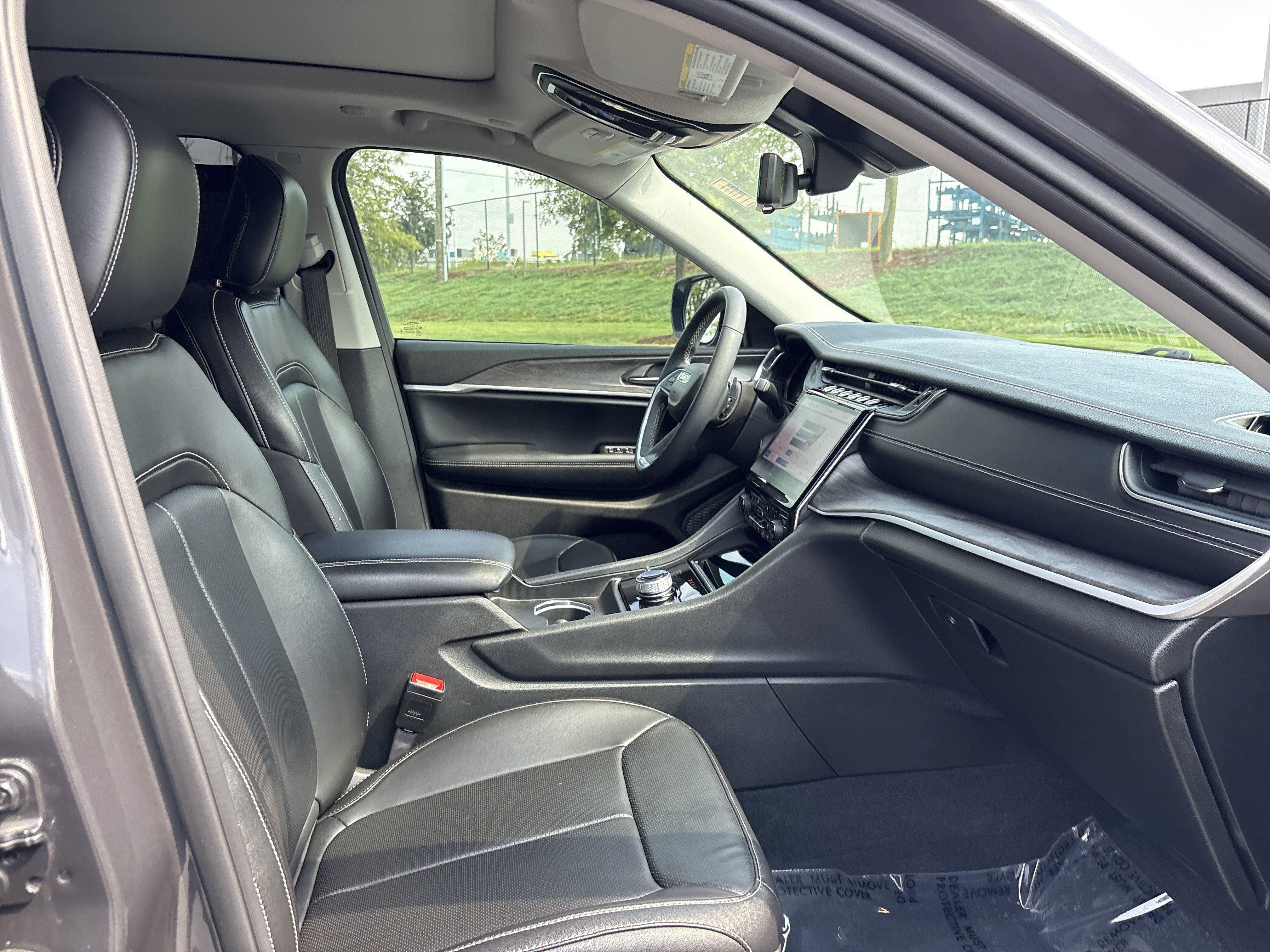 Used 2023 Jeep Grand Cherokee Limited w/ Luxury Tech Group II AWD/4WD image 25