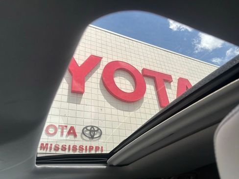 Used 2019 Toyota Highlander Limited image 18