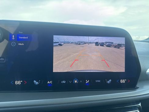 Used 2025 Chevrolet Traverse LT image 47