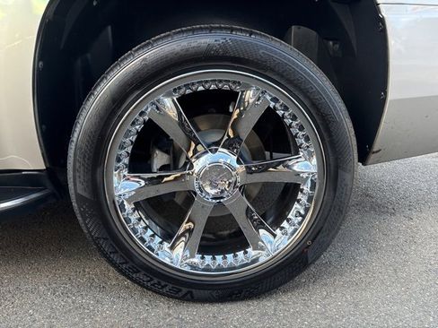 Used 2007 Cadillac Escalade AWD w/ Information Package image 3