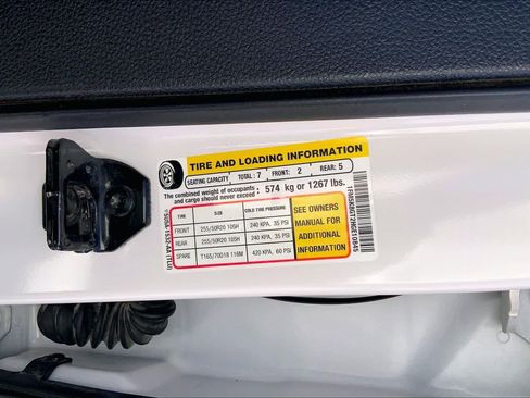 Used 2017 Ford Explorer Sport w/ Equipment Group 401A AWD/4WD image 37