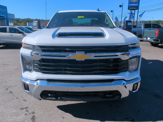 Used 2025 Chevrolet Silverado 2500 LT w/ Convenience Package AWD/4WD image 4