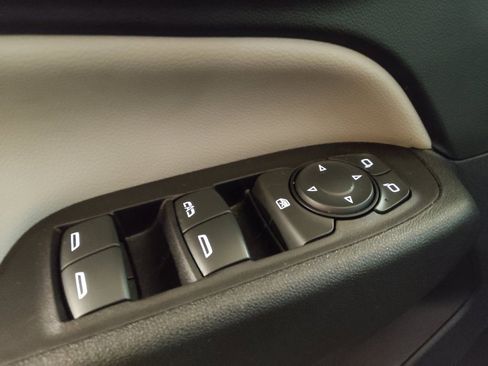 Used 2022 Chevrolet Equinox LS AWD/4WD image 27