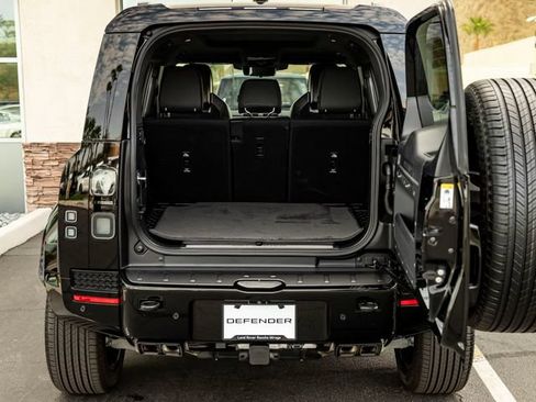 New 2026 Land Rover Defender 110 OCTA AWD/4WD image 32