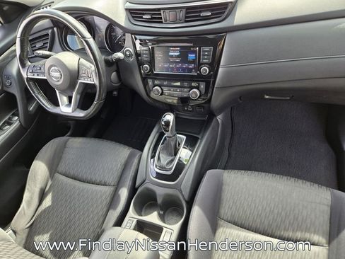 Used 2018 Nissan Rogue SV image 16