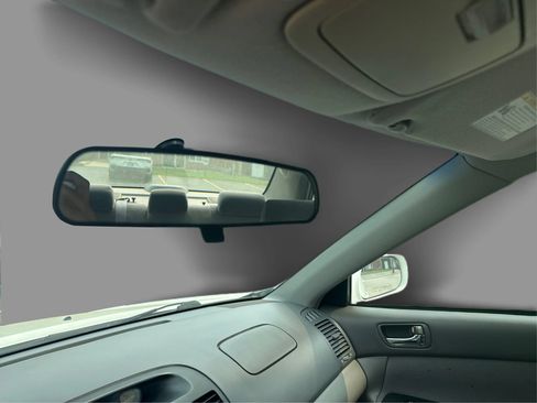 Used 2005 Toyota Camry LE FWD image 19