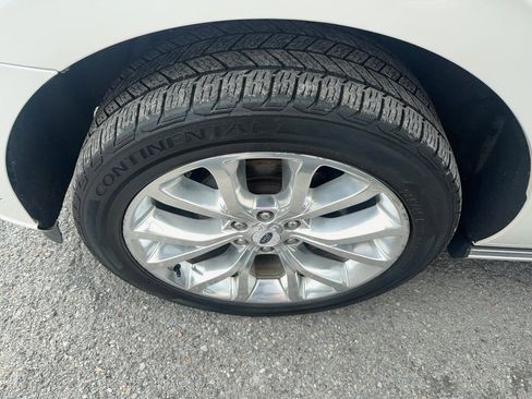 Used 2018 Ford Expedition Platinum AWD/4WD image 3