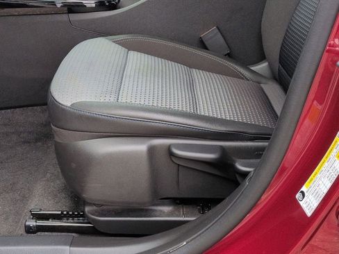 Used 2025 Chevrolet Trax LT w/ LT Convenience Package image 13