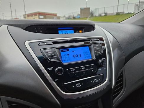 Used 2013 Hyundai Elantra GLS w/ Preferred Pkg image 16