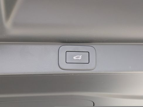 Used 2023 Land Rover Range Rover Long Wheelbase SE image 14