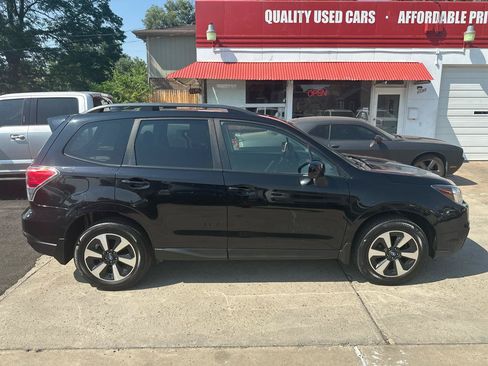 Used 2017 Subaru Forester 2.5i Premium AWD/4WD image 4