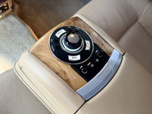 Used 2011 Rolls-Royce Ghost image 37