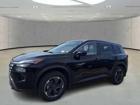 Used 2024 Nissan Rogue SV w/ SV Premium Package image 1