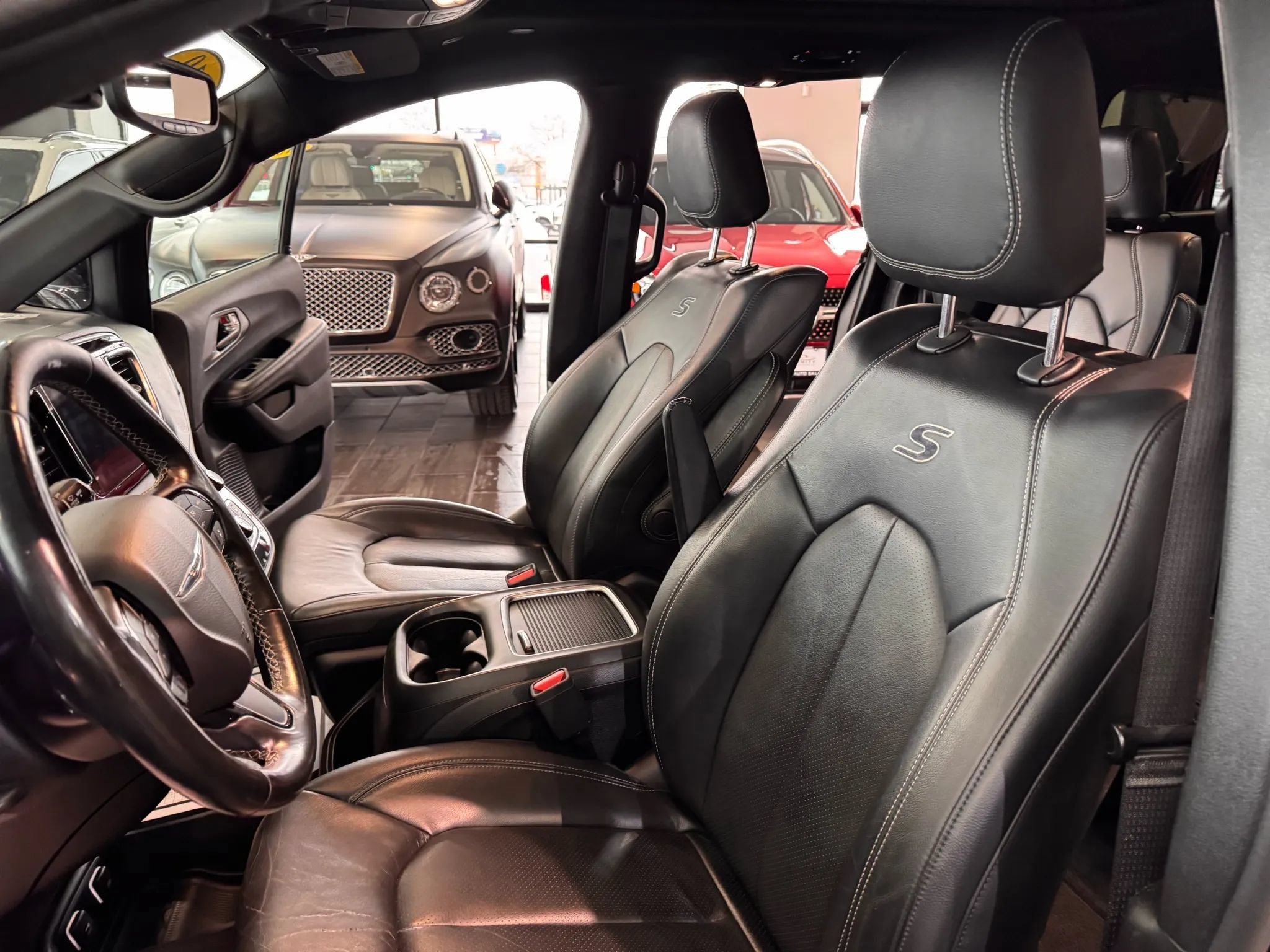 Used 2019 Chrysler Pacifica Touring-L Plus w/ Advanced Safetytec Group FWD image 10