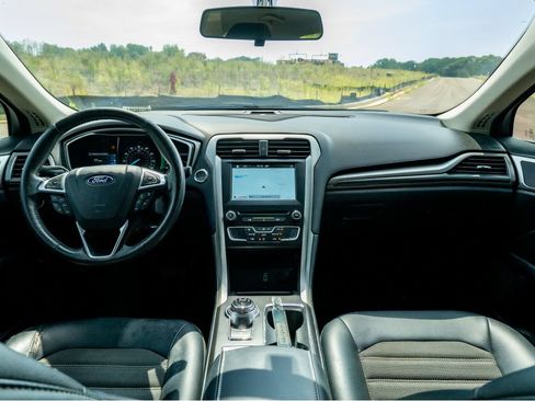 Used 2017 Ford Fusion SE w/ Equipment Group 201A FWD image 21