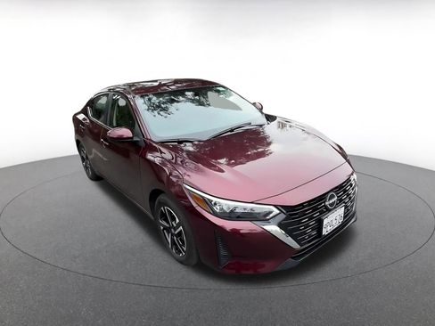 Used 2025 Nissan Sentra SV image 3
