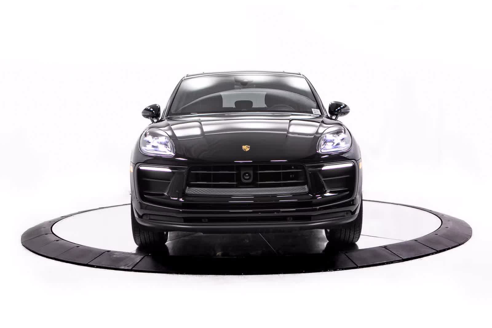 Certified 2026 Porsche Macan AWD/4WD image 10