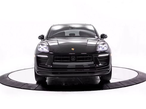 Certified 2026 Porsche Macan AWD/4WD image 10