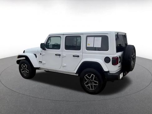 Used 2025 Jeep Wrangler Unlimited Sahara AWD/4WD image 10
