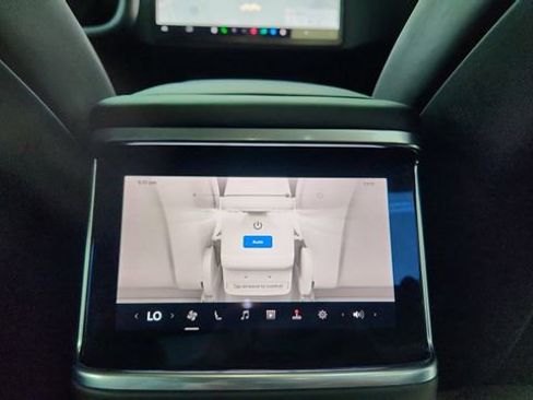 Used 2022 Tesla Model X image 57