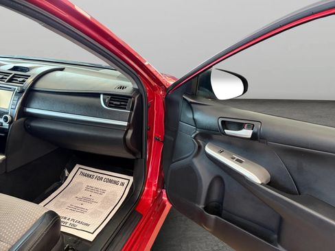 Used 2014 Toyota Camry SE FWD image 19
