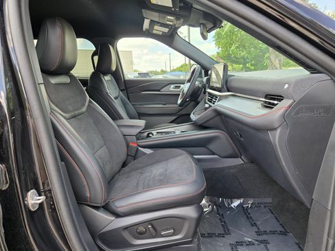 Used 2025 Ford Explorer ST AWD/4WD image 28