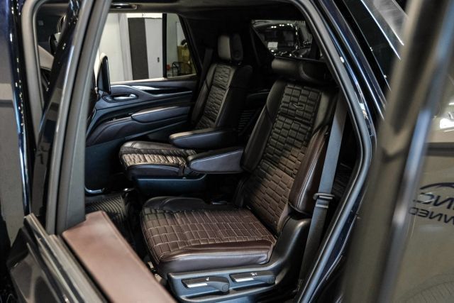 Used 2022 Cadillac Escalade Premium Luxury Platinum AWD/4WD image 40