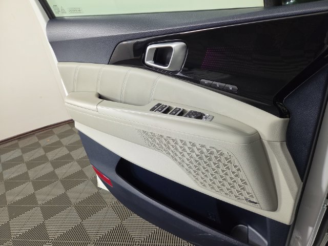 Certified 2025 Kia Carnival SX Prestige FWD image 29