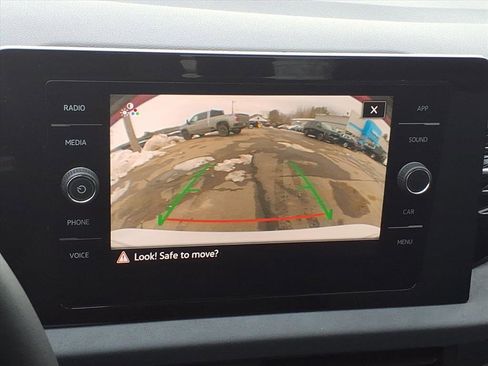 Used 2025 Volkswagen Jetta SE image 23