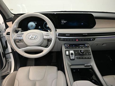 Used 2024 Hyundai Palisade Limited FWD image 13