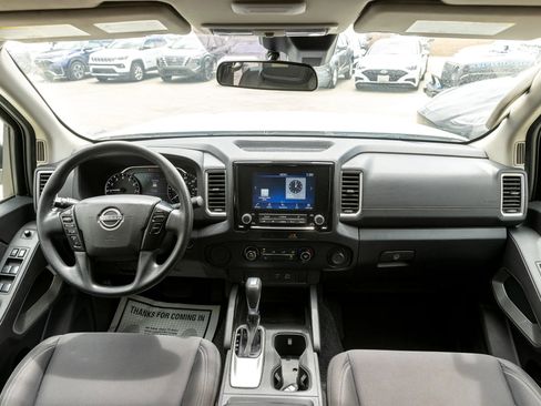 Used 2022 Nissan Frontier SV RWD image 22