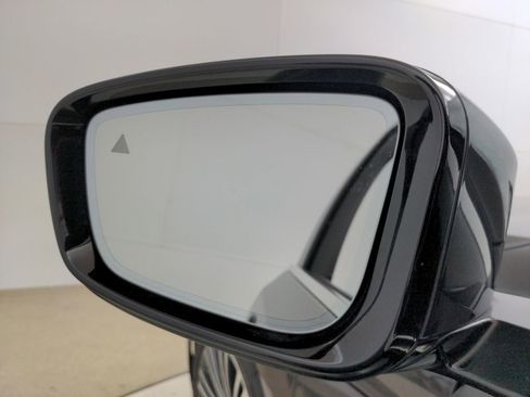 Used 2020 BMW 530e xDrive w/ Convenience Package image 16