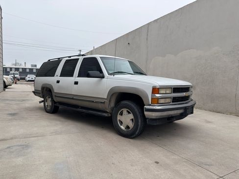 Used 1999 Chevrolet Suburban 4WD w/ Preferred Equipment Group 3 image 1