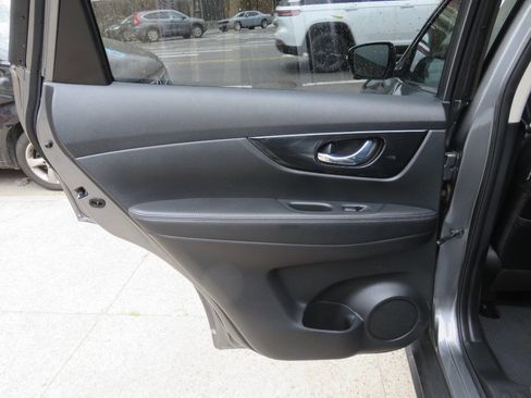 Used 2018 Nissan Rogue SL w/ Premium Package AWD/4WD image 29