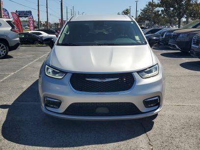 Used 2024 Chrysler Pacifica Touring-L