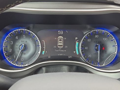 Used 2023 Chrysler Pacifica Touring-L FWD image 26