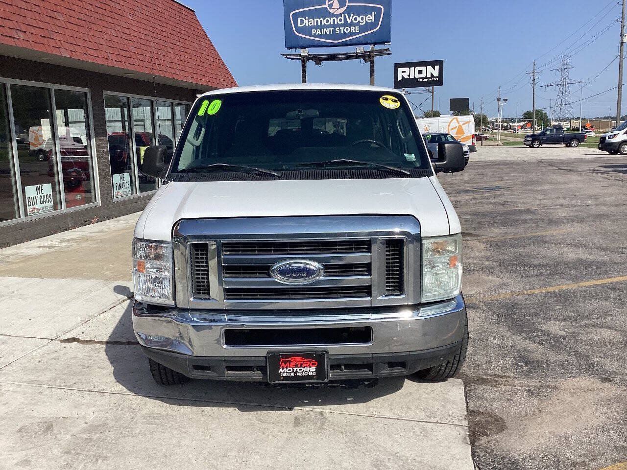 Used 2010 Ford E-350 and Econoline 350 XL RWD image 3