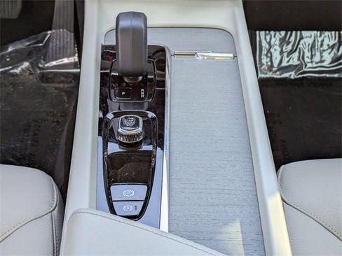 Used 2024 Volvo XC60 B5 Plus w/ Protection Package Premier image 18